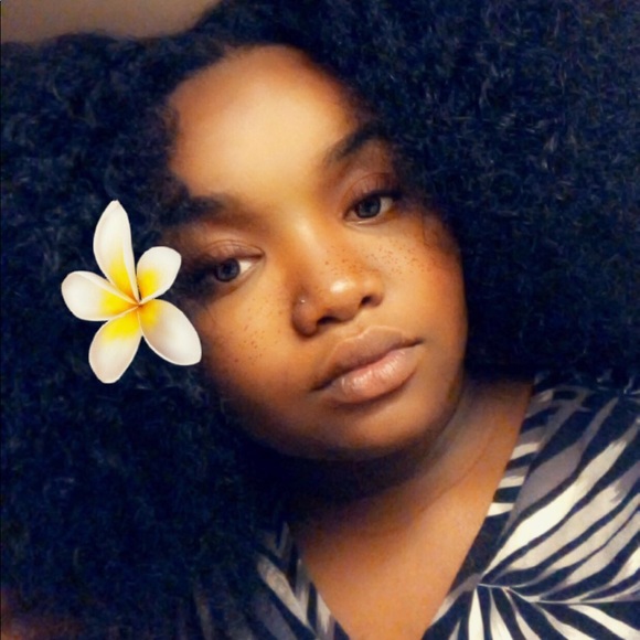 Meet your Posher, Alexus - Picture 1 of 1